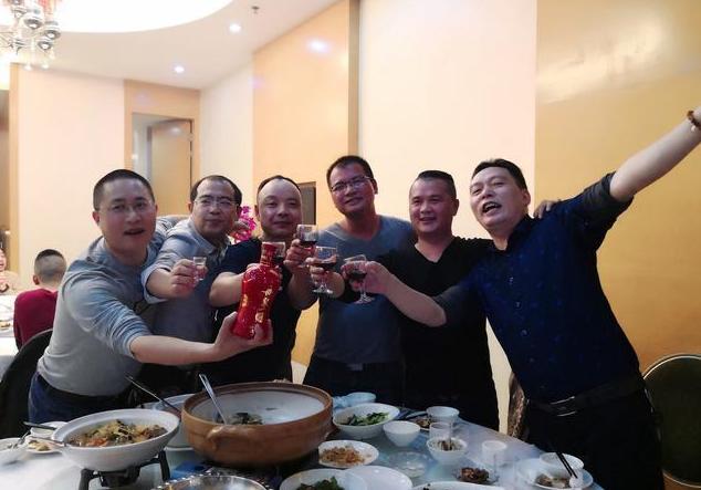 为何参加饭局,最好不要去拍照发朋友圈?早知道,早提防(图5) 为何参加饭局,最好不要去拍照发朋友圈?早知道,早提防(图5)