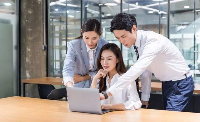 小伙对待工作兢兢业业，最后却被领导同事排挤，难道勤快也是错？(图3)